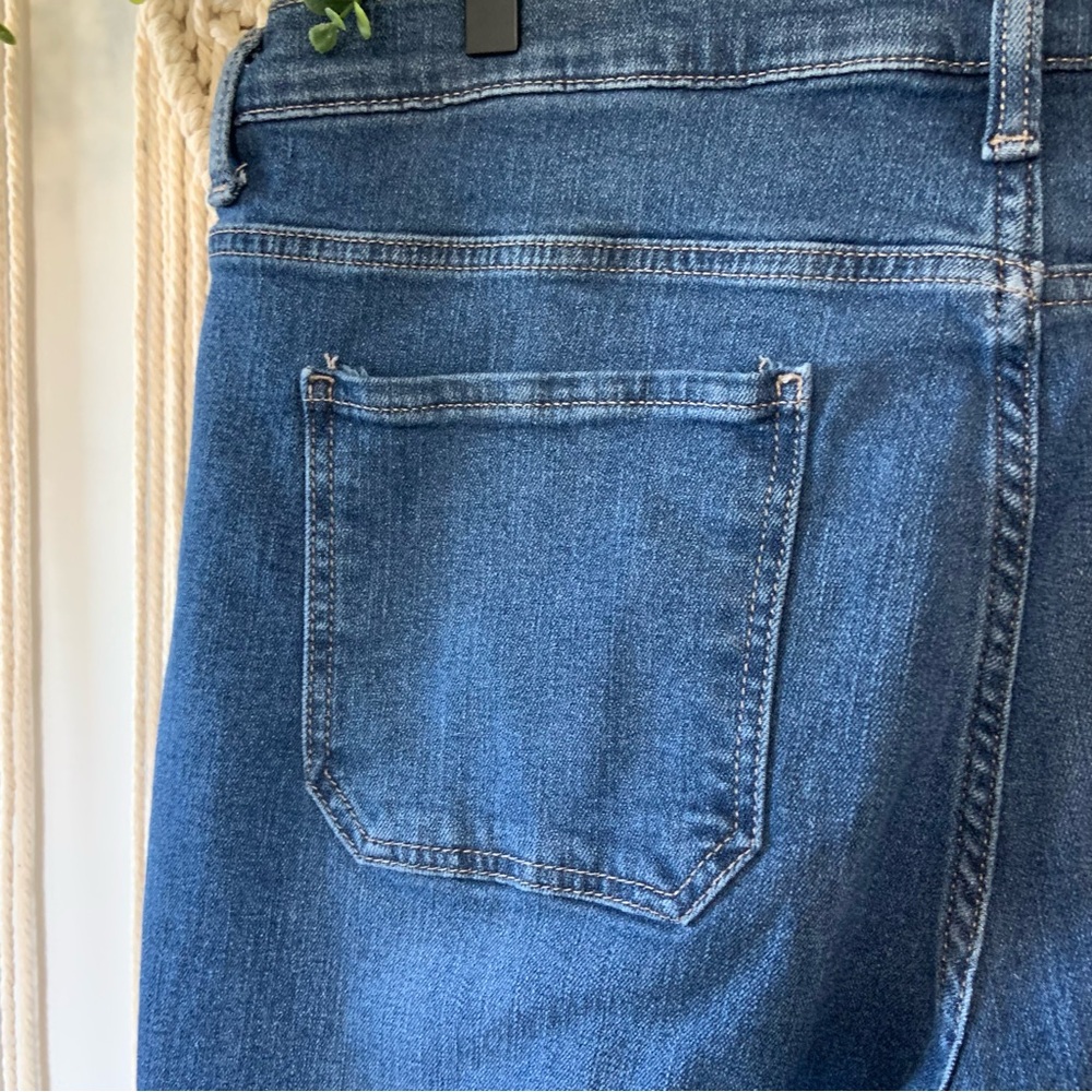 TIME AND TRU Women’s High Rise Wide Leg Crop Utility Jeans Dark Wash Size 18 - Picture 9 of 12